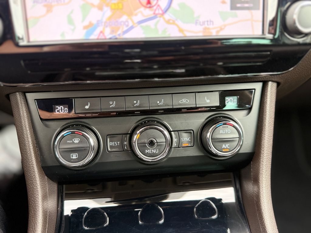 SKODA Superb – Bild 19 von 25