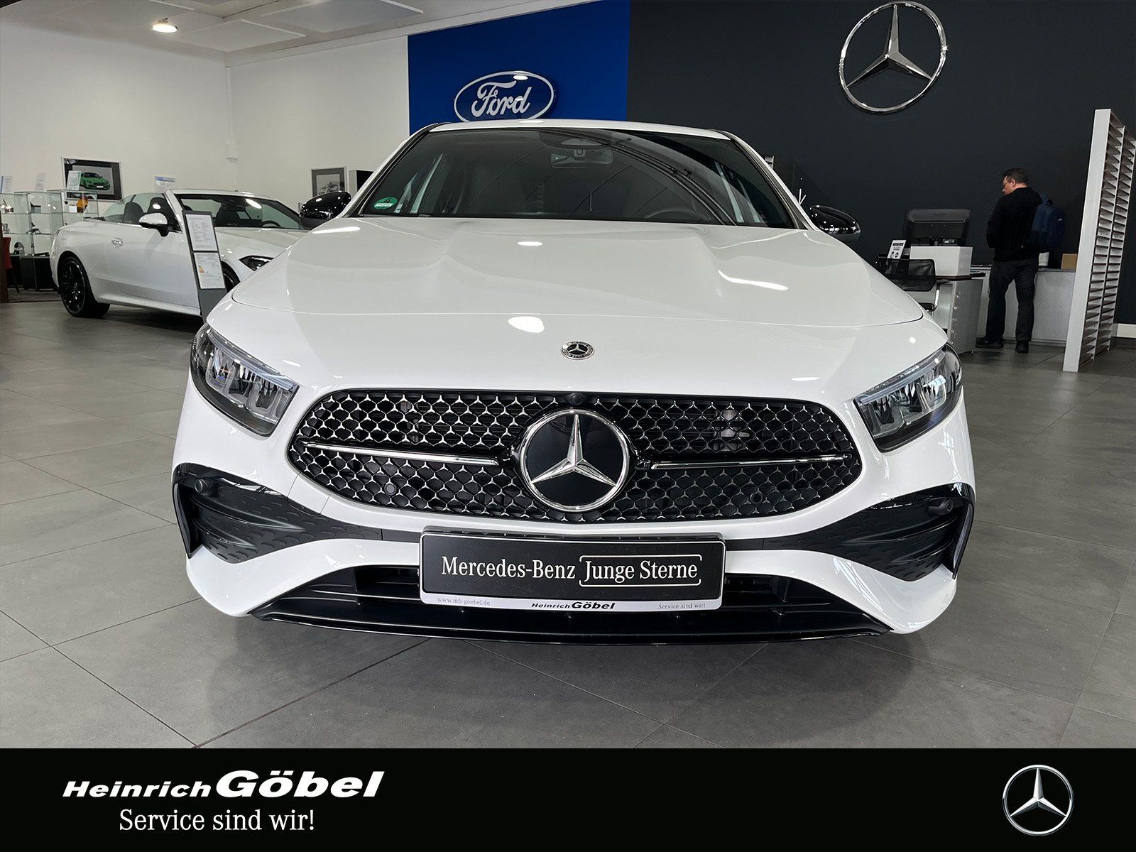 Fahrzeugabbildung Mercedes-Benz A 200 AMG+KAMERA+LED+NIGHT+CARPLAY+DISTRONIC+AHK