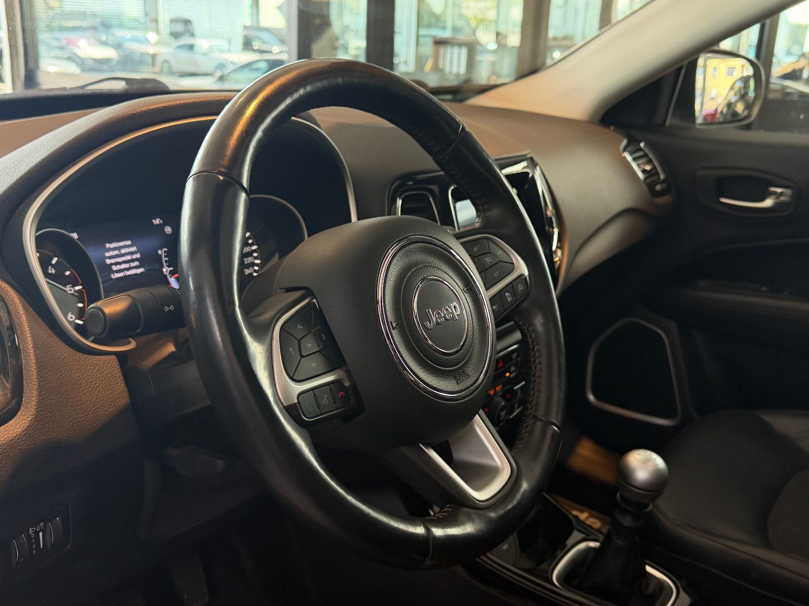 Fahrzeugabbildung Jeep Compass Limited 4WD /PANO/SHZ/L-HEIZ/PDC