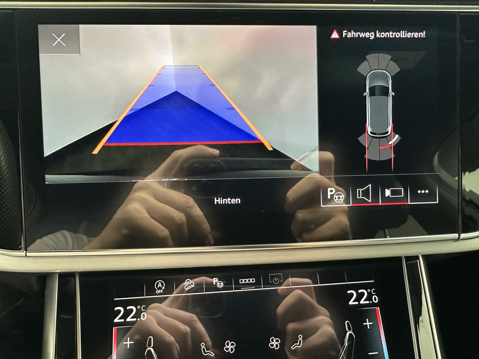 Fahrzeugabbildung Audi Q7 50 TDI S-Line Black 7Sitzer NAV+MATRIX+AHK+VC