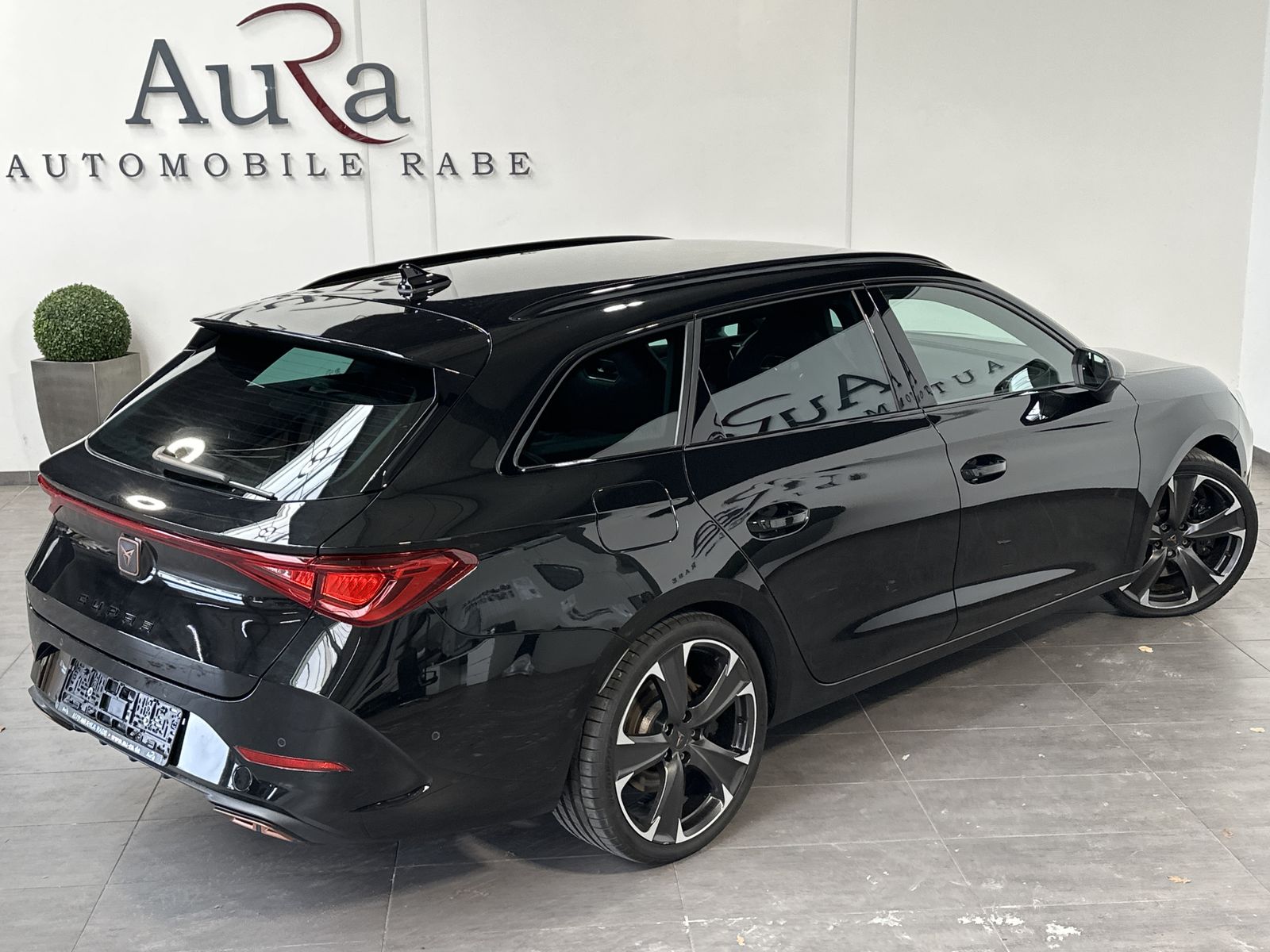 Fahrzeugabbildung CUPRA Leon Sportstourer 1.4 VZ e-Hybrid NAV+LED+VC+KAM