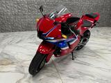 Honda CBR 600 RR - HONDA CBR 600 RR