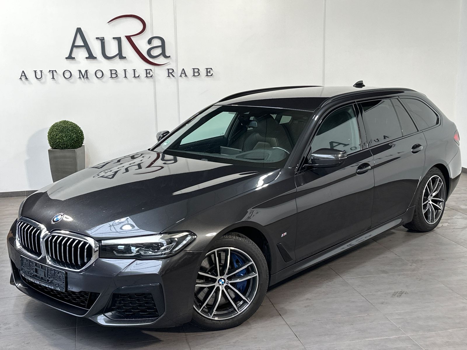 Fahrzeugabbildung BMW 540 i Touring xDrive M-Sport NAV+LED+HEAD-UP