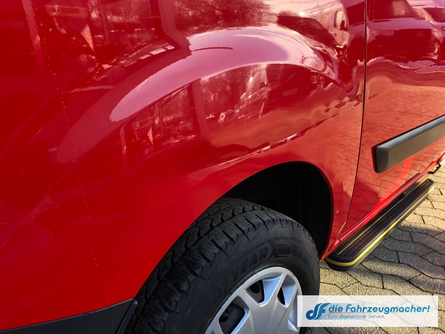 Fahrzeugabbildung Ford Transit Custom Kombi 310 L1 Trend 2.0 TDCi *2325