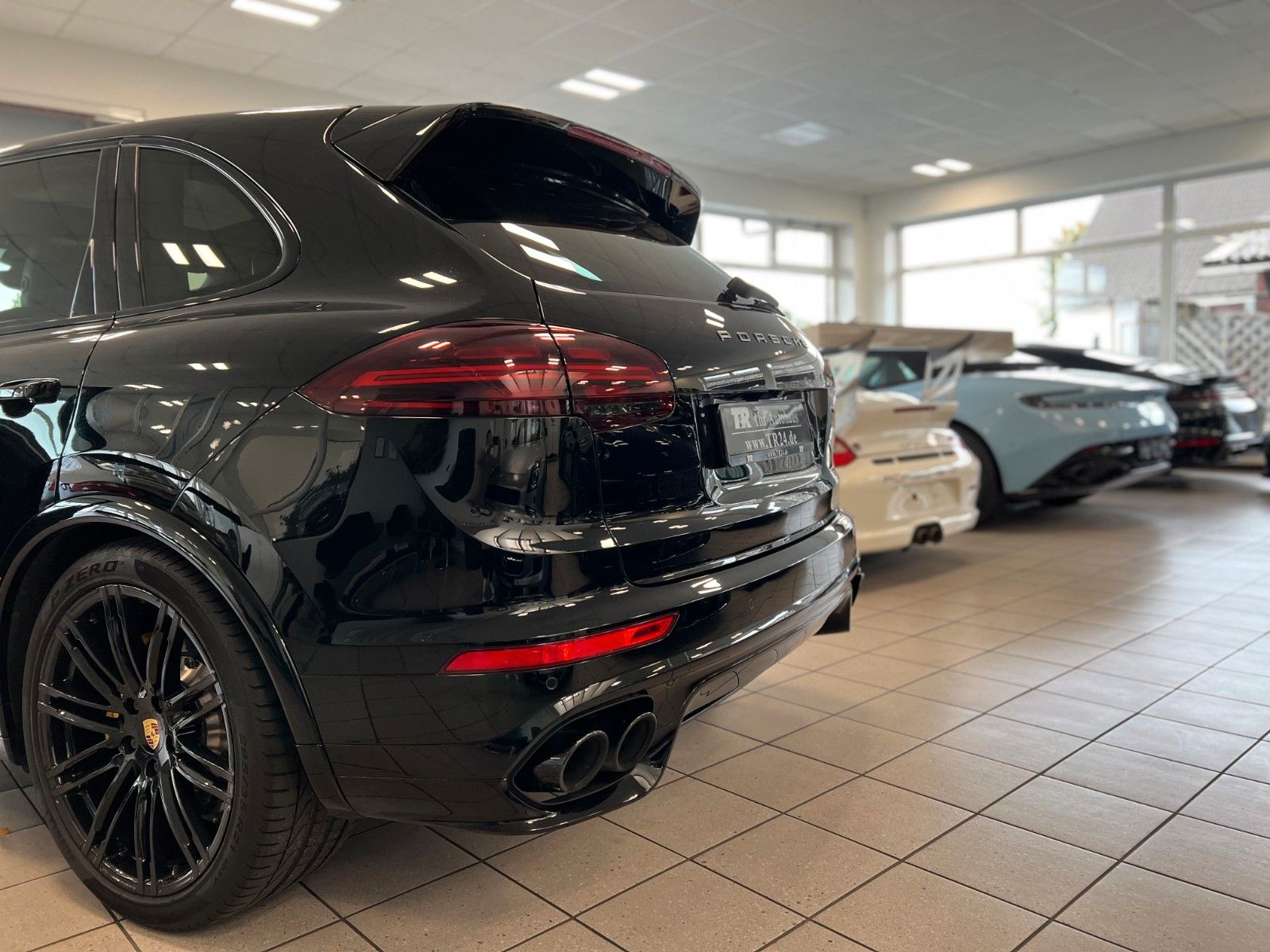 Fahrzeugabbildung Porsche Cayenne Turbo S SportDesign/Panorama/21Zoll