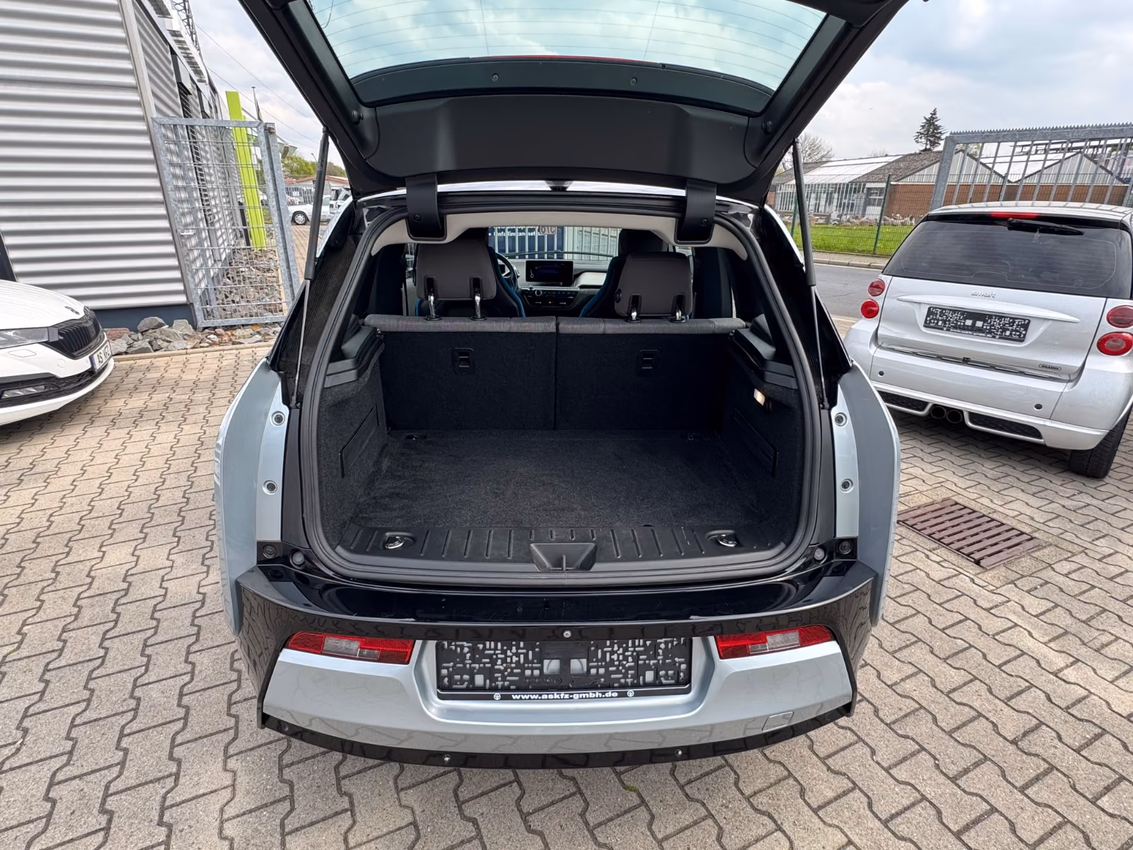 BMW i3 ALUFELGEN KLIMA NAVIGATION MFL AUTO