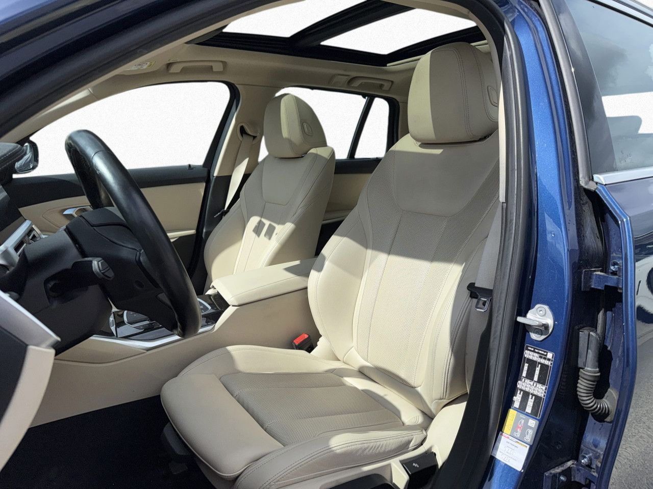 BMW 330e Touring Luxury Line Pano AHK Laser HUD foto 13