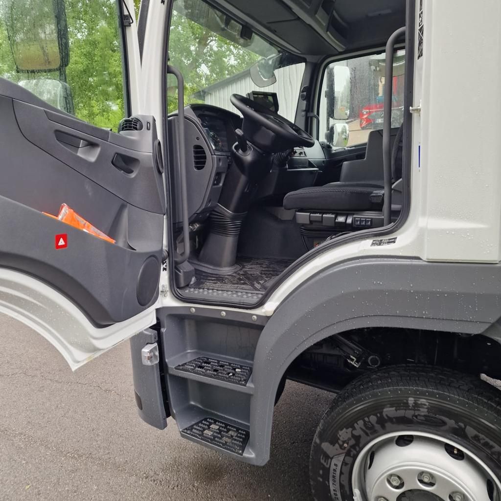 Fahrzeugabbildung Mercedes-Benz Atego 1224 L Junge Koffer mit LBW 1500 kg