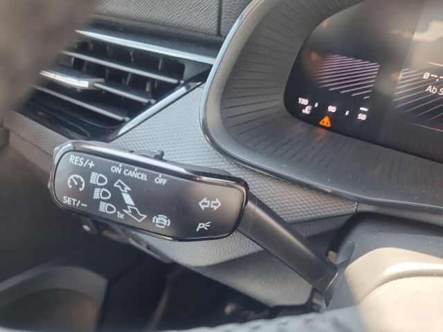 Fahrzeugabbildung SKODA Kamiq 1.0 TSI Essence KLIMA SHZ FSE LED TEMPOMAT