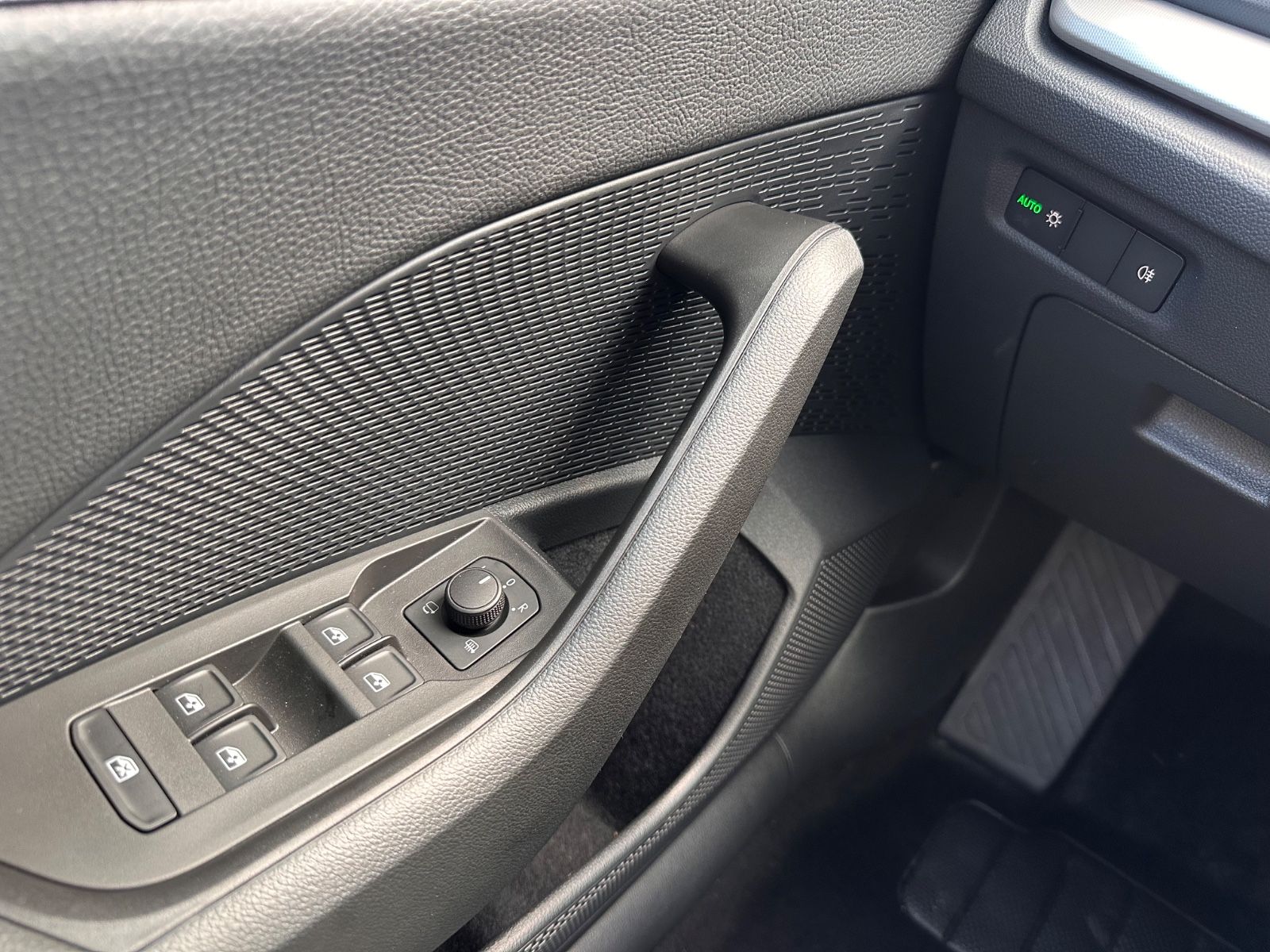 Fahrzeugabbildung SKODA Octavia Combi 1.5 TSI Selection DSG LED/ACC/APP