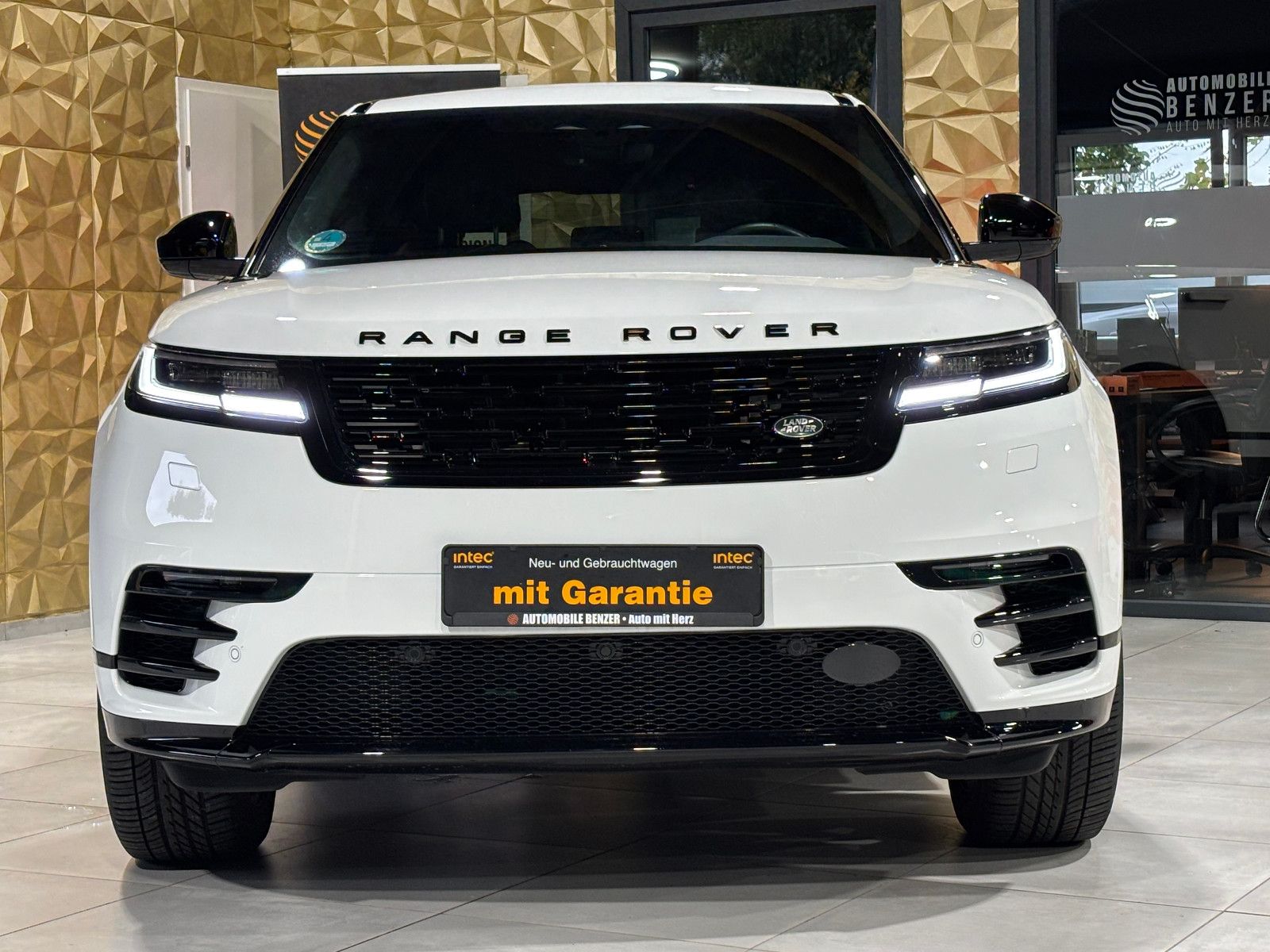 Fahrzeugabbildung Land Rover Range Rover Velar R-Dynamic/KAMERA/Design-Paket