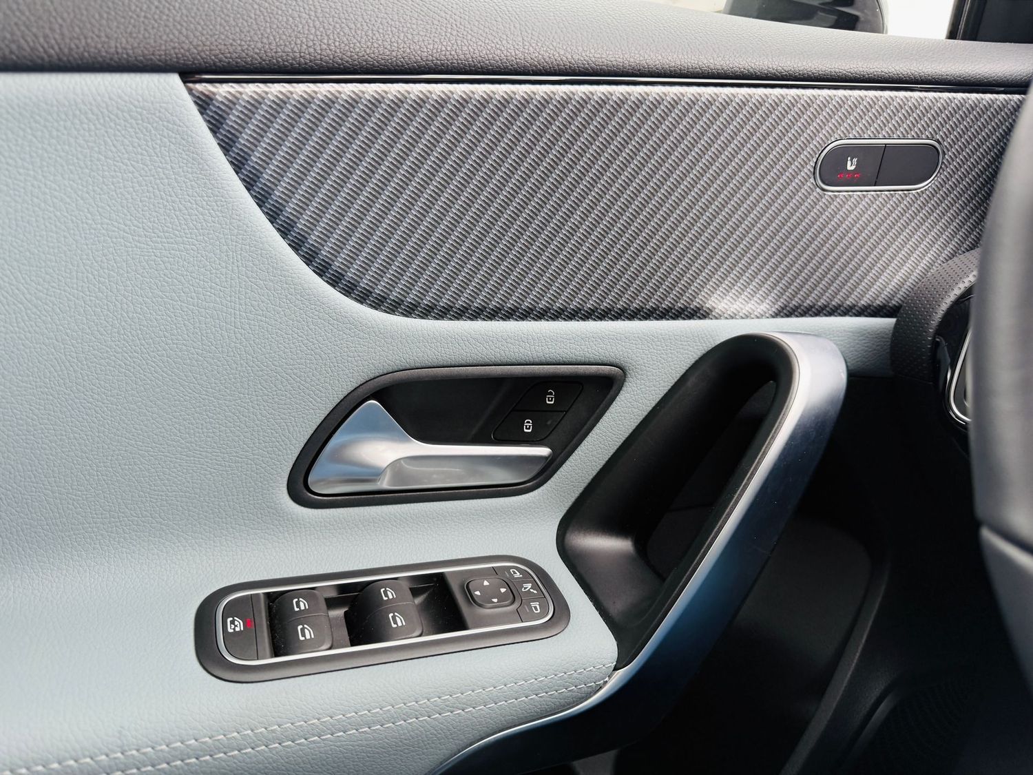 Fahrzeugabbildung Mercedes-Benz A 180 PROGRESSIVE & NIGHT, Autom., Winter, RFK,