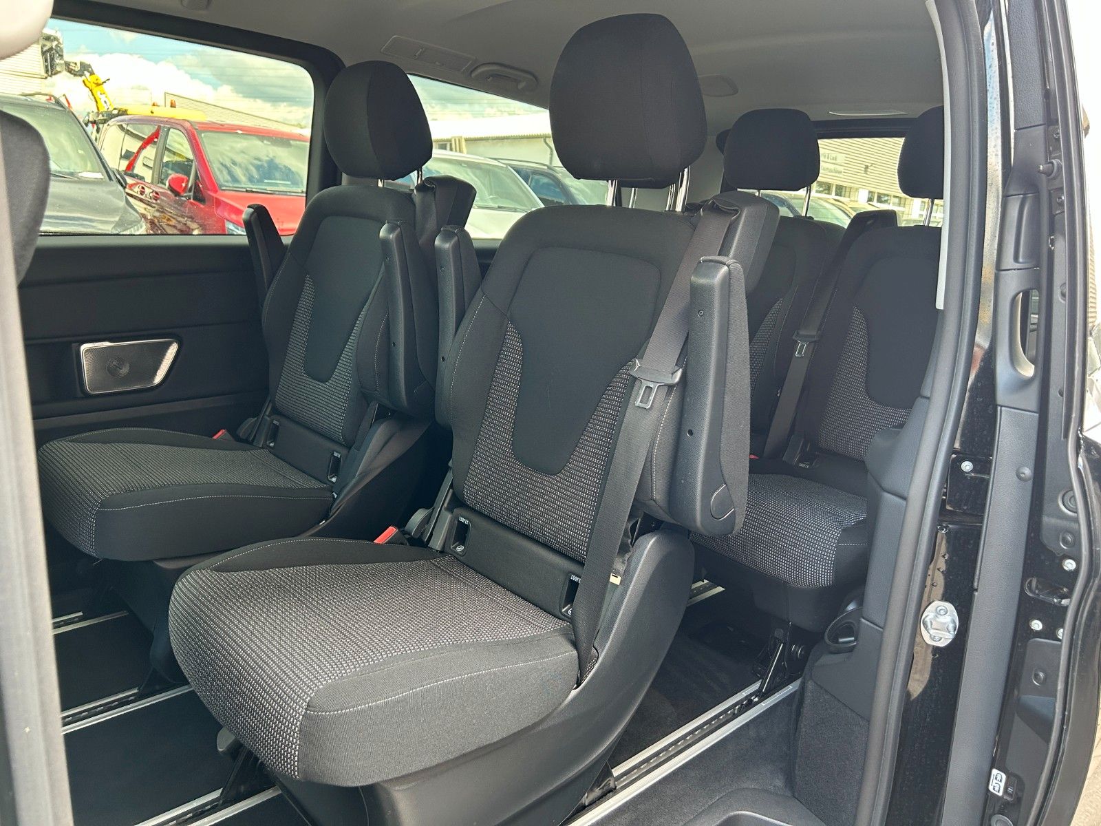 Fahrzeugabbildung Mercedes-Benz V 220 d STYLE AHK2,5to DISTRONIC 360 MULTIBEAM