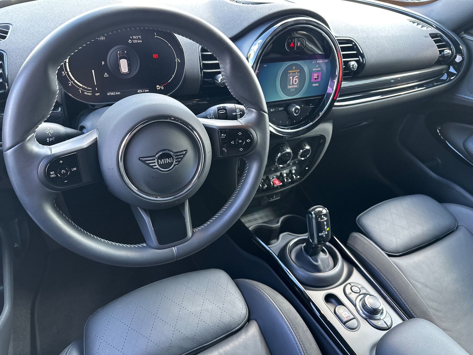 Fahrzeugabbildung MINI Cooper S Clubman Aut. Classic Black NAV+LED+KAM