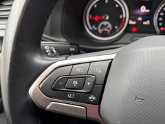 Fahrzeugabbildung Volkswagen T6.1 Multivan Family DSG Navi Standh ACC Cam AHK