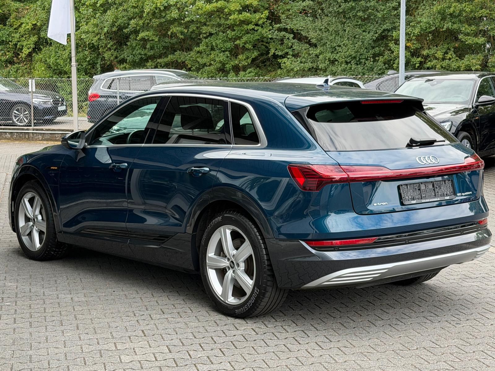Fahrzeugabbildung Audi e-tron 50 QUATT S LINE 20"+LEDER+LUFT+ACC+KAM+