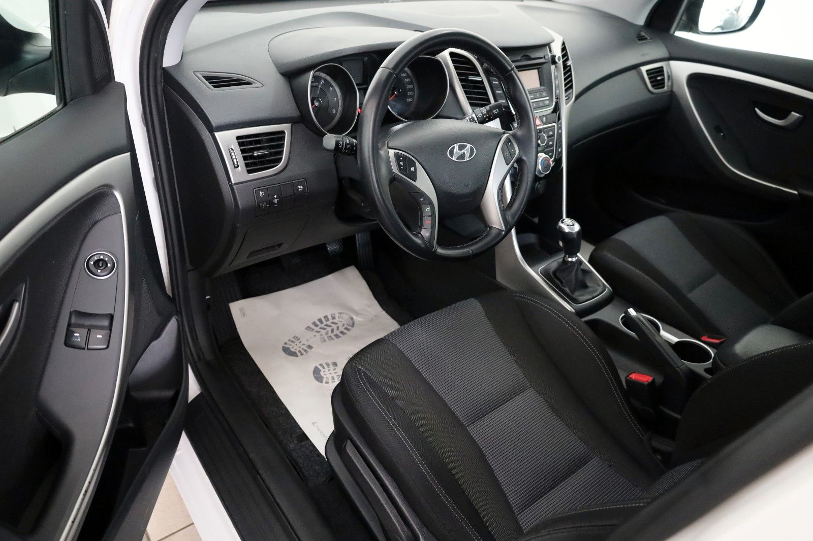 Fahrzeugabbildung Hyundai i30 FIFA World Cup Edition SH,PDC,8 fach bereift