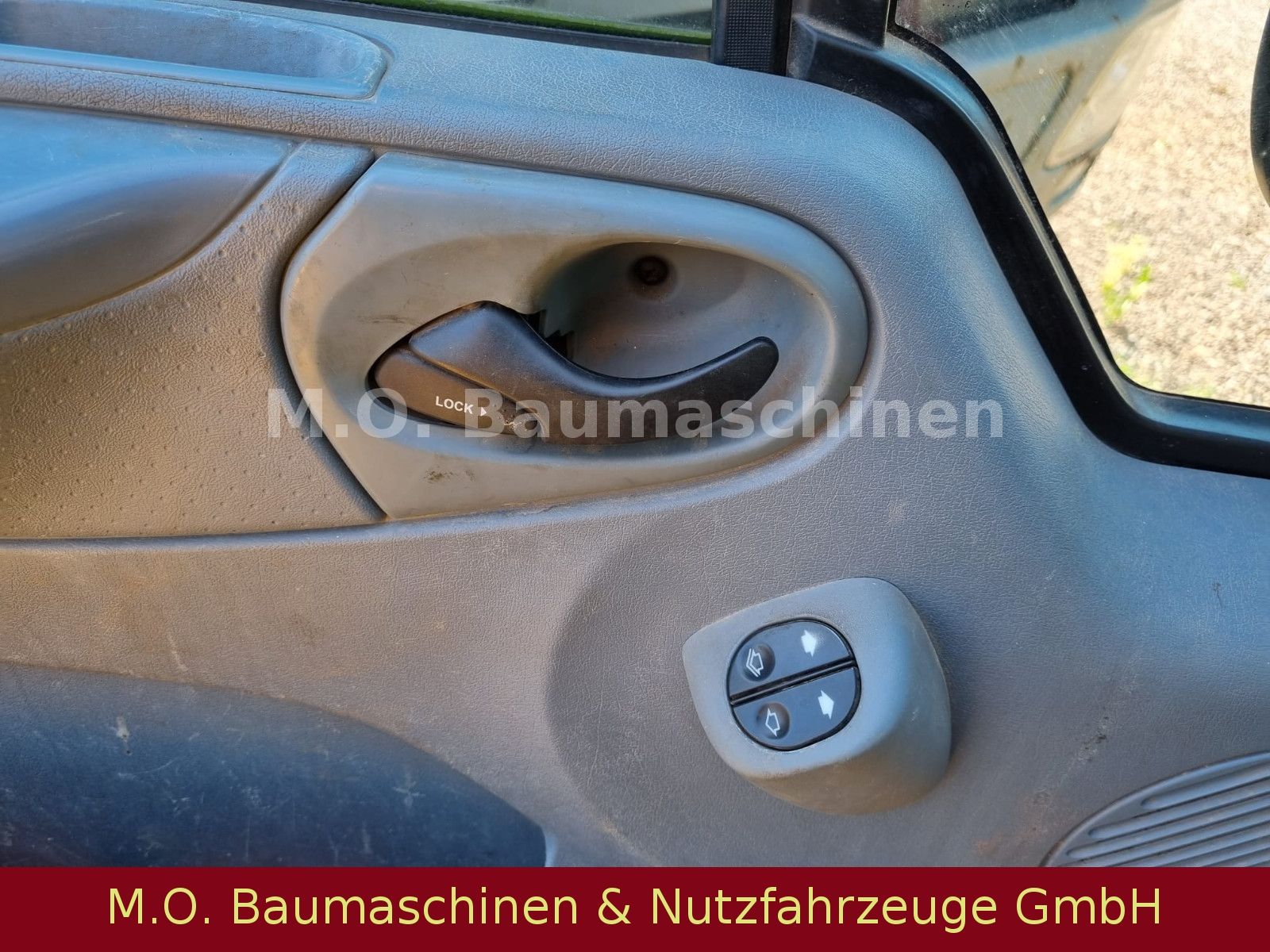 Fahrzeugabbildung Ford Transit 125 T 350 / Doka Pritsche / Euro 5 /3,5t