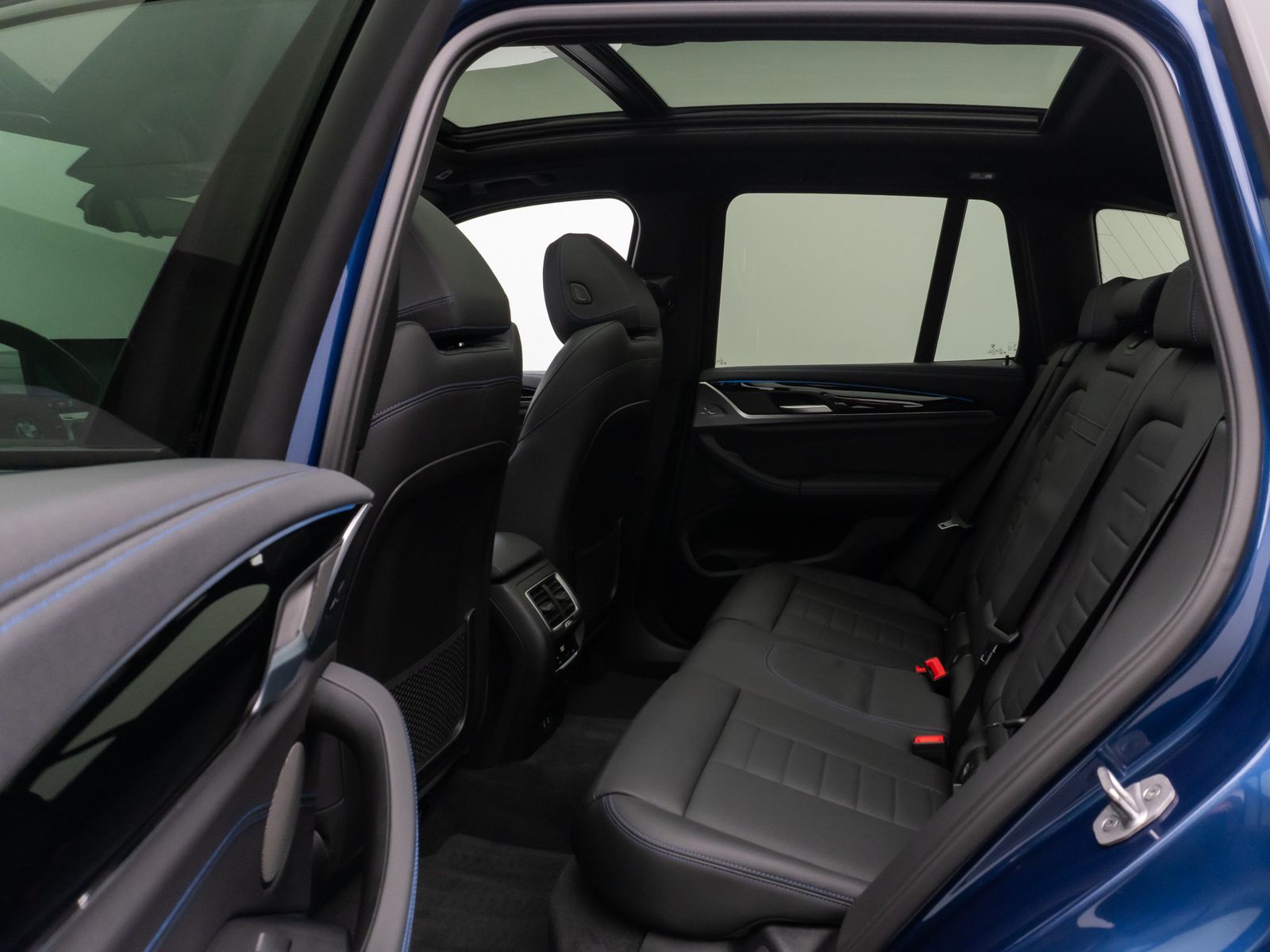 Fahrzeugabbildung BMW iX3 Impressive M Sport Pano 360°HUD DAB H/K 20"