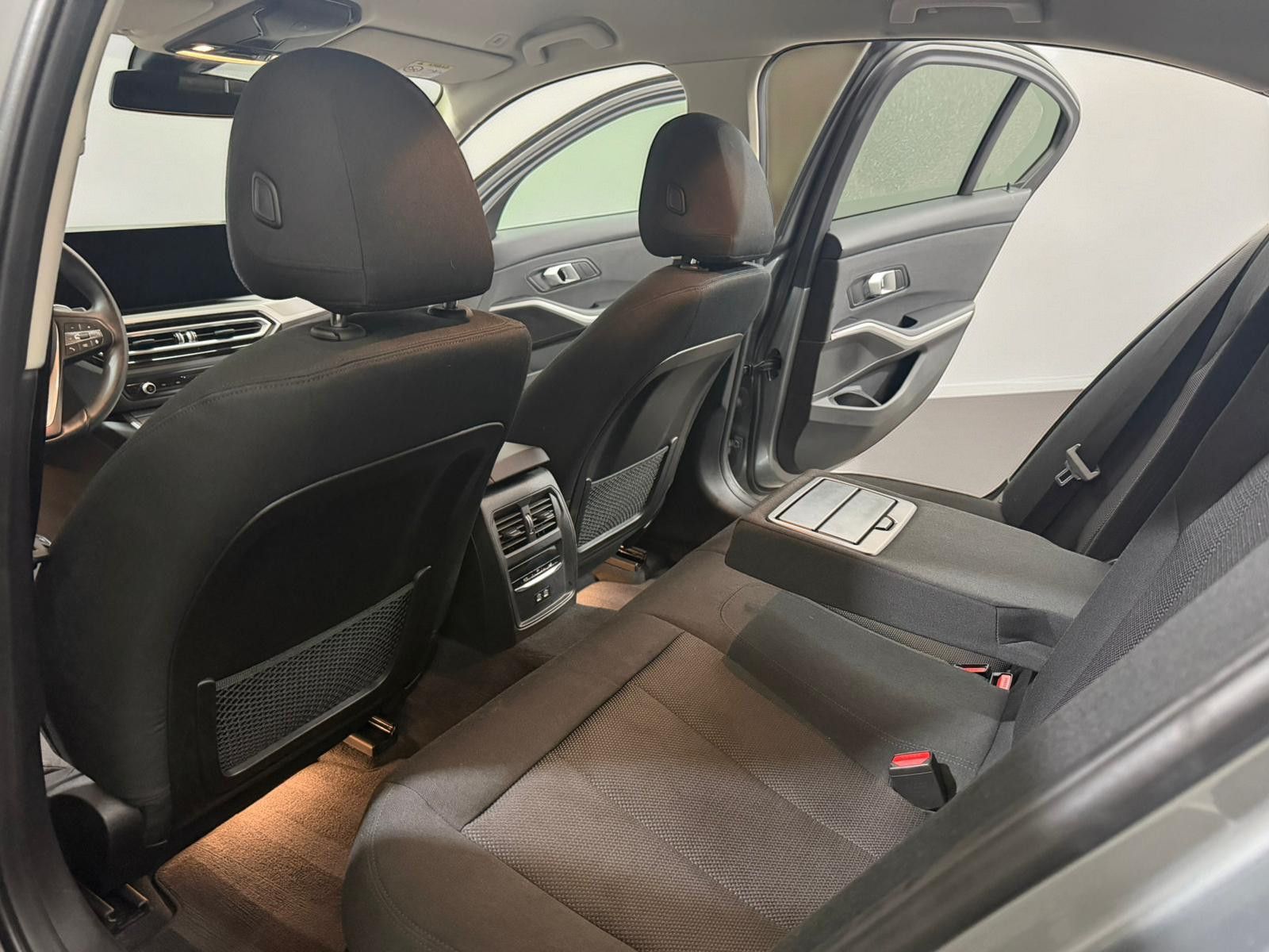 BMW 320d Limo xDrive Shadow-Line AHK*LED*WIDE*U-FREI foto 15