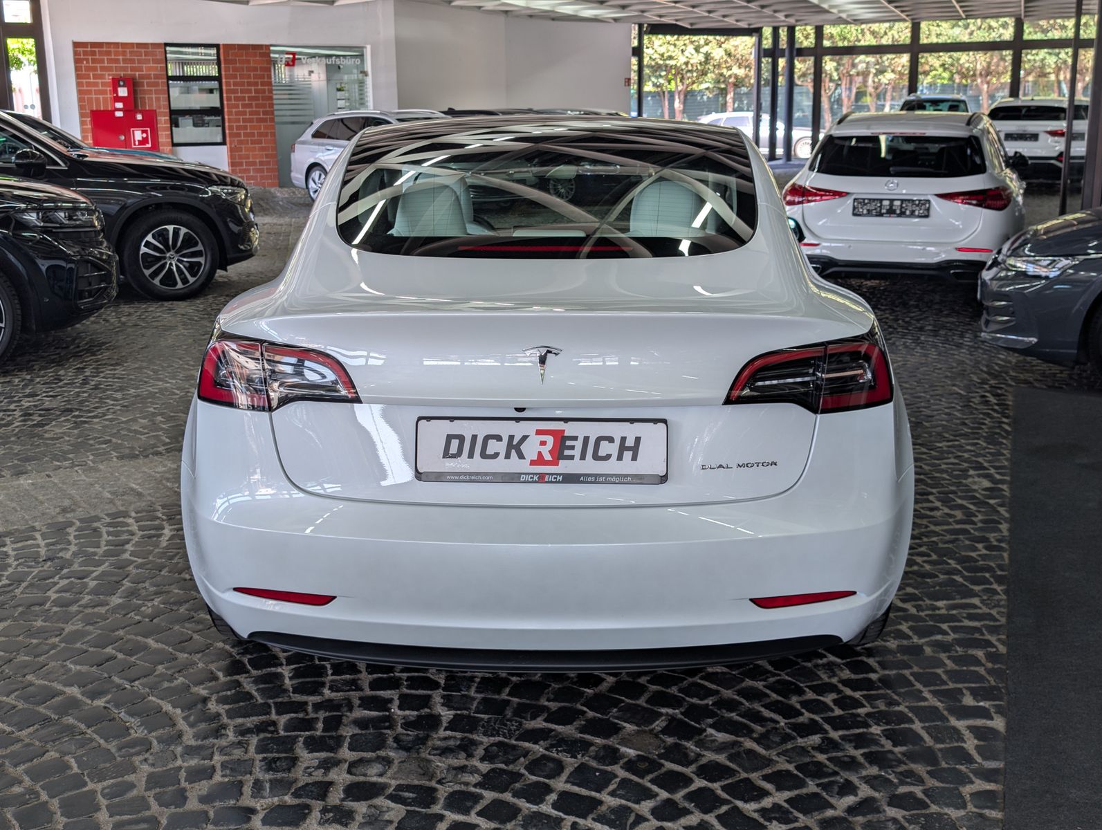Fahrzeugabbildung Tesla Model 3 Long Range Dual AWD 360° AMD PANO SOH94%