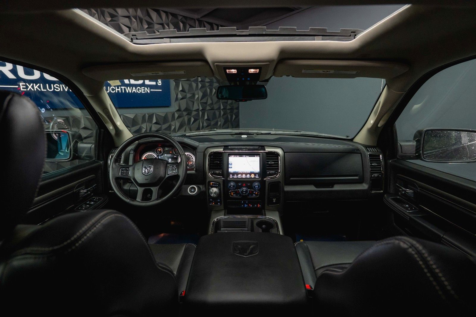 Fahrzeugabbildung Dodge RAM 5.7 V8 HEMI 4x4 Sport OFFROAD NightPaket 19%