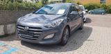 Hyundai i30 cw blue Passion Navi Rückfahrkamera Winterrä - Hyundai i30 Gebrauchtwagen in Stuttgart