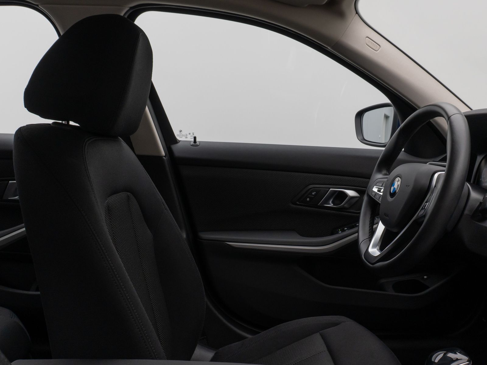 Fahrzeugabbildung BMW 330e  CockPitPro PDC Alarm Geschwindigkeitsreg