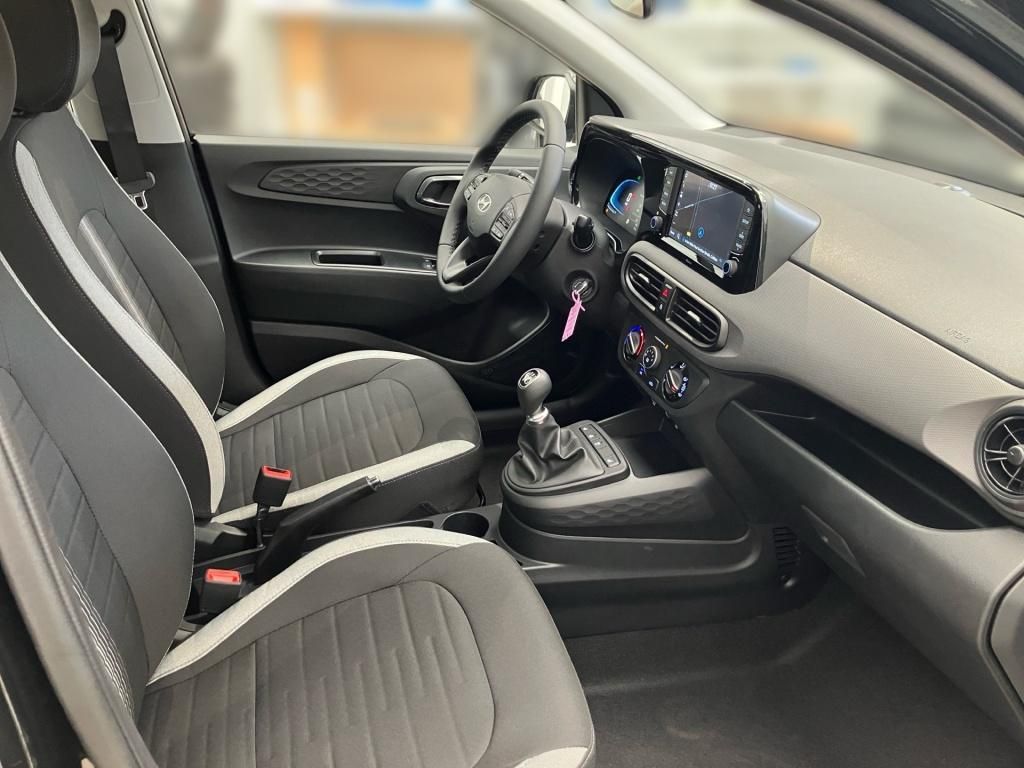 Fahrzeugabbildung Hyundai i10 1.0 Benzin 5-MT Trend Navi PDC KAM SHZ