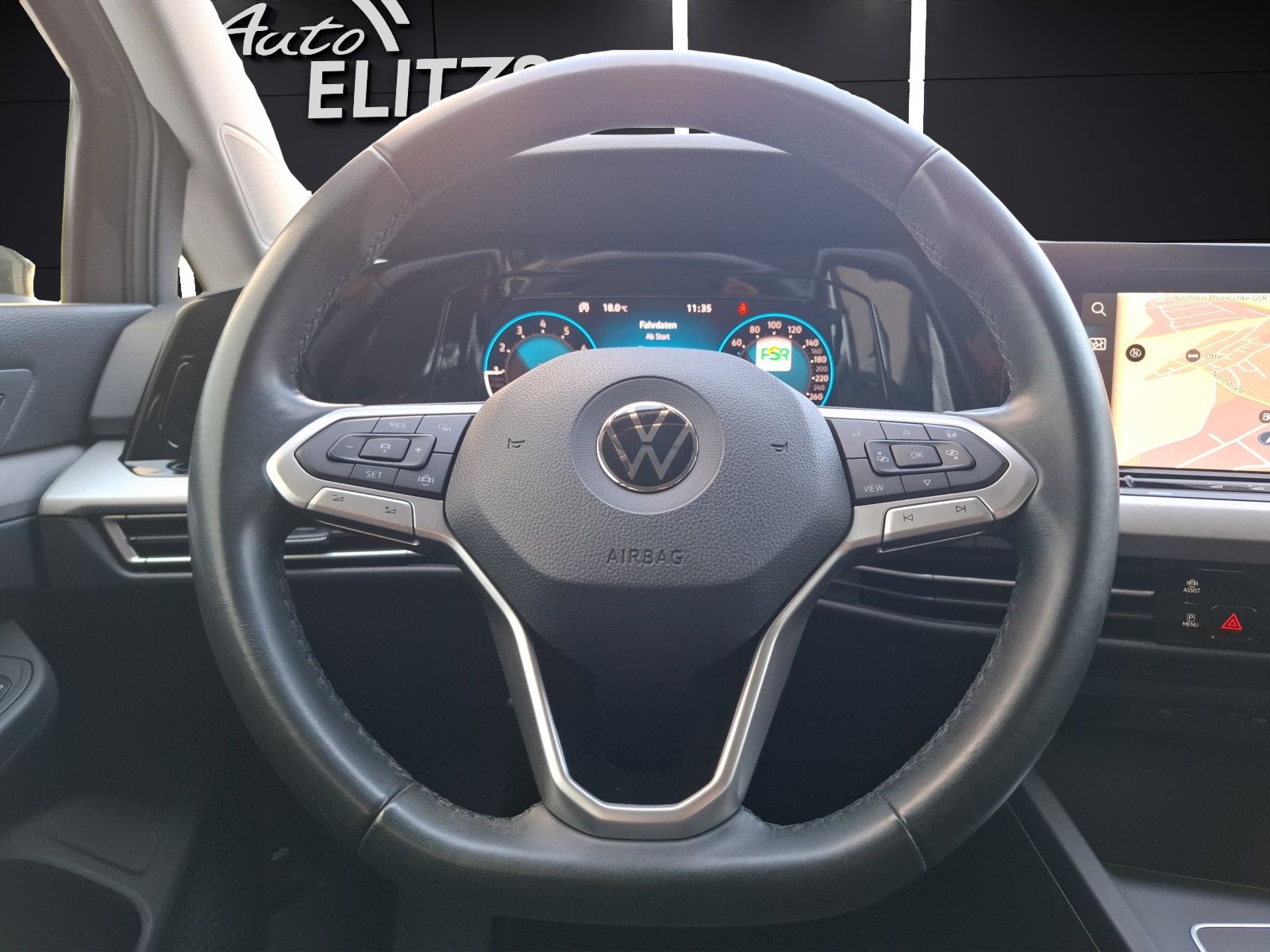 Fahrzeugabbildung Volkswagen Golf VIII Variant eTSI Life DSG LED AHK Navi AID