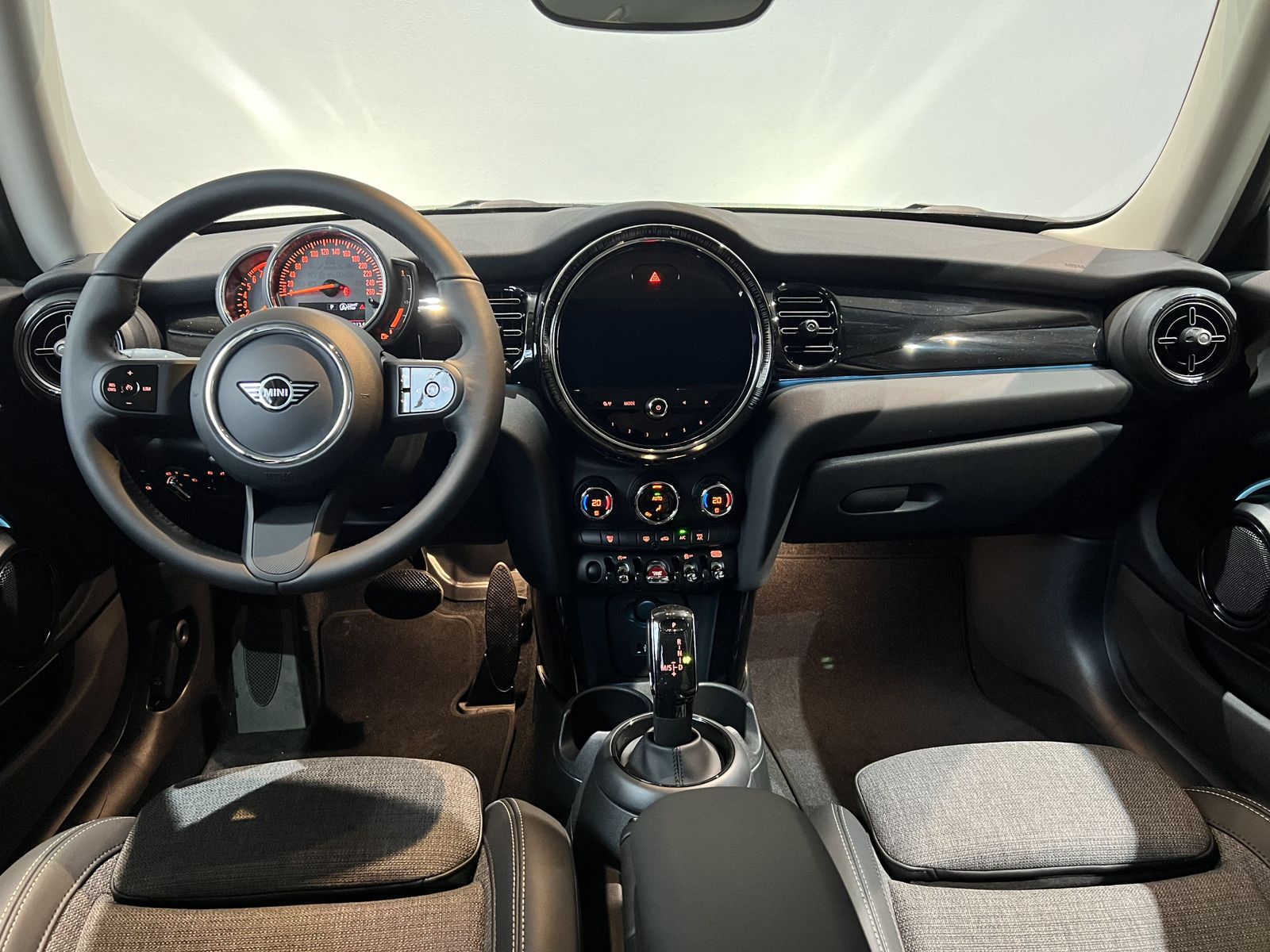 Fahrzeugabbildung MINI Cooper |Sonnenschutzverglasung |Sportsitze |PDC