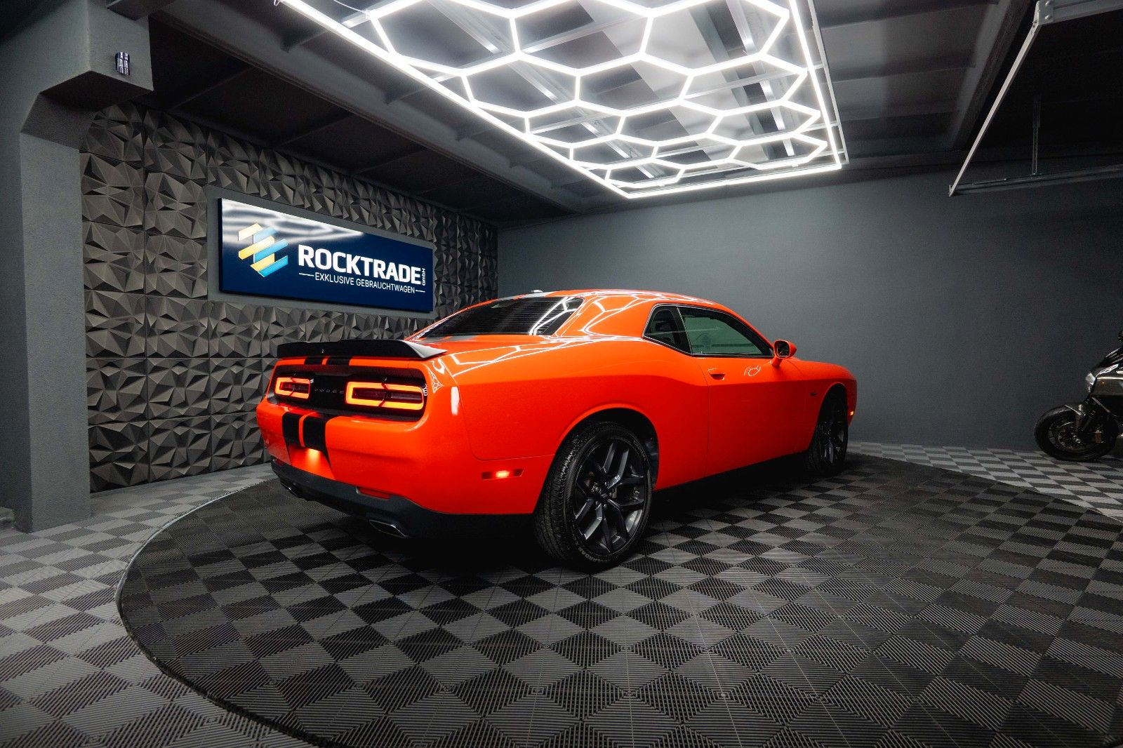 Fahrzeugabbildung Dodge Challenger 3.6 V6 GT SRT Styling *LED*1.Hand*19%