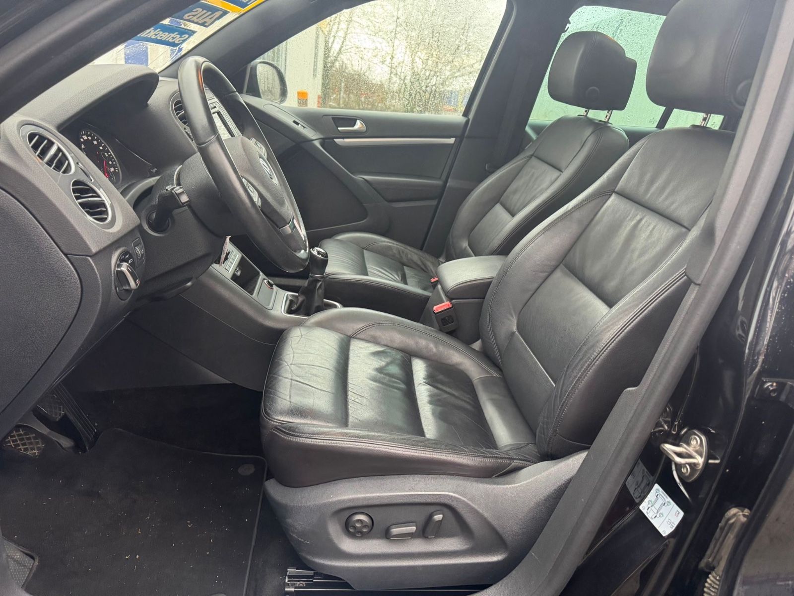 Fahrzeugabbildung Volkswagen Tiguan Sport & Style BMT R Line Navi+Panorama+Xe