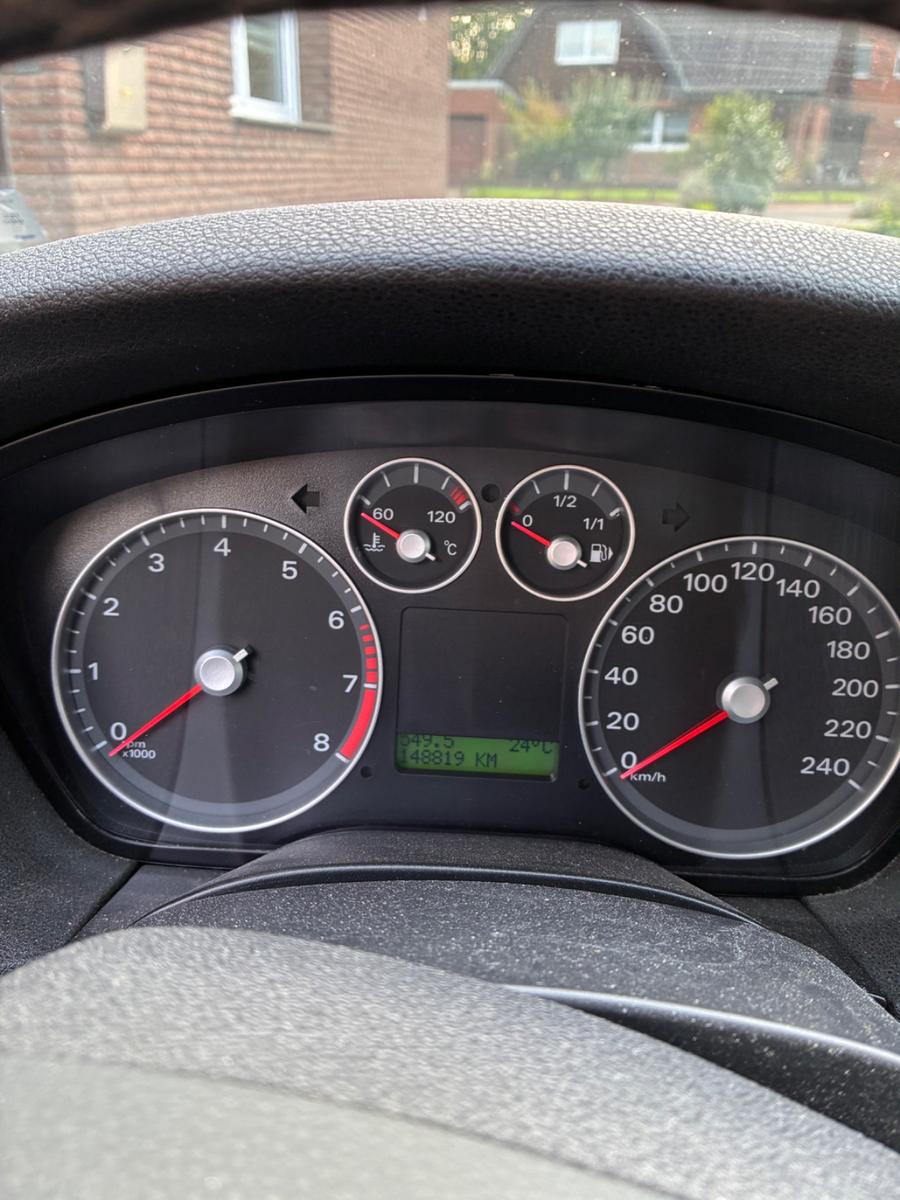 Ford Focus 2006 — салон