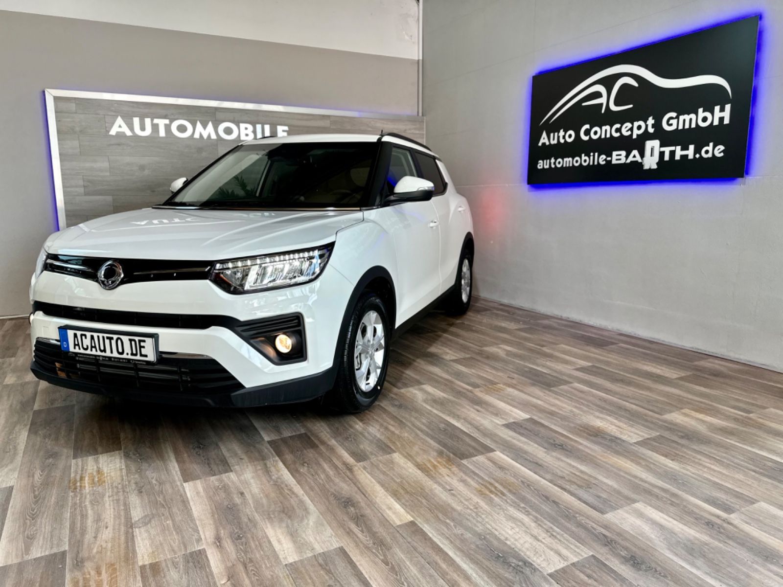 Fahrzeugabbildung Ssangyong Tivoli Quartz 1,5P 2WD AUT*Navi*LED*Klima*Sommer