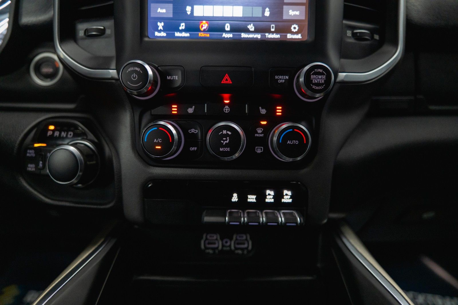 Fahrzeugabbildung Dodge RAM 5.7 V8 HEMI 4x4 OFFROAD Night Limited 19%