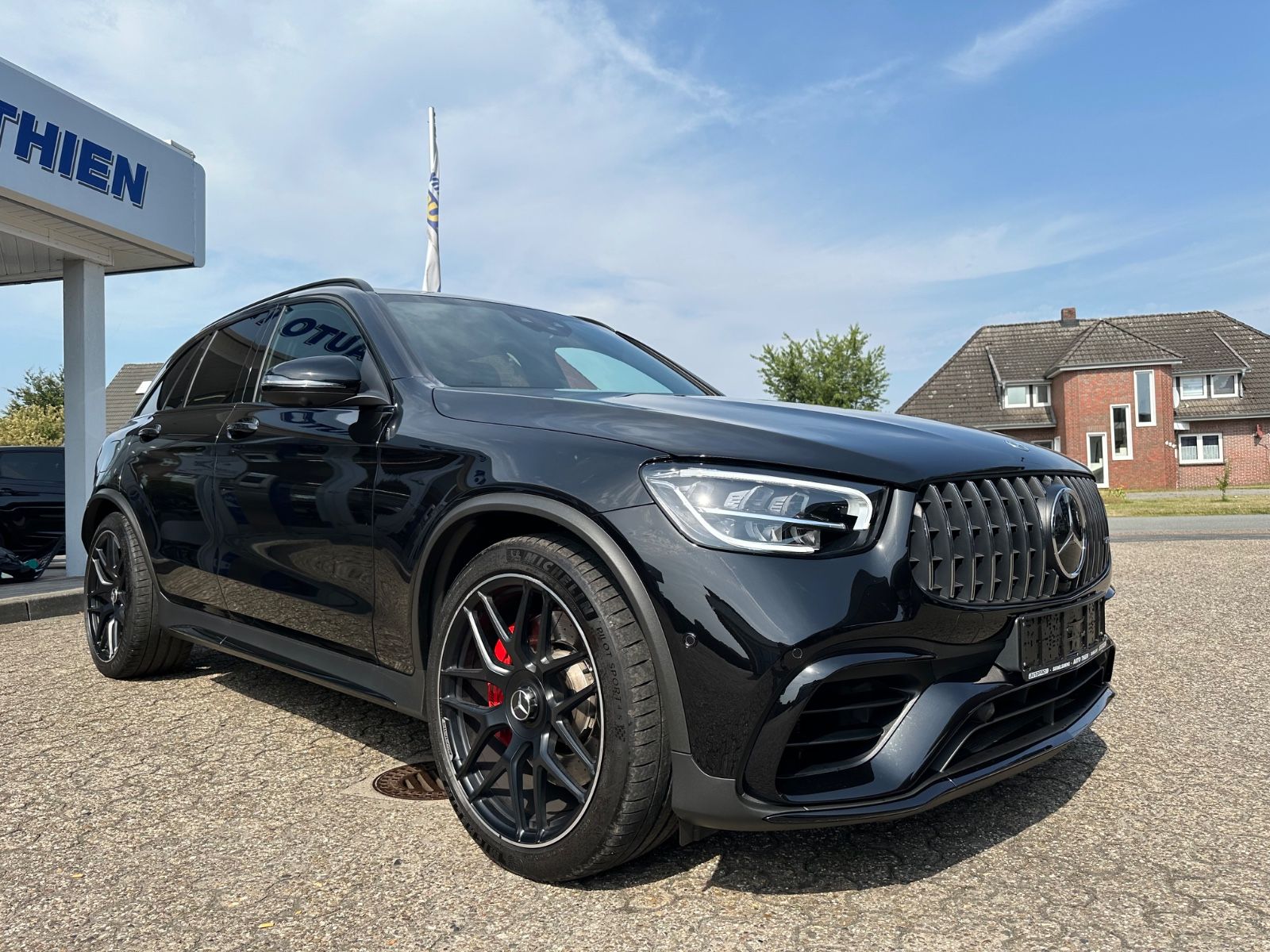 Fahrzeugabbildung Mercedes-Benz GLC 63 S AMG 4M Night/AHK/Pano/LED/360°