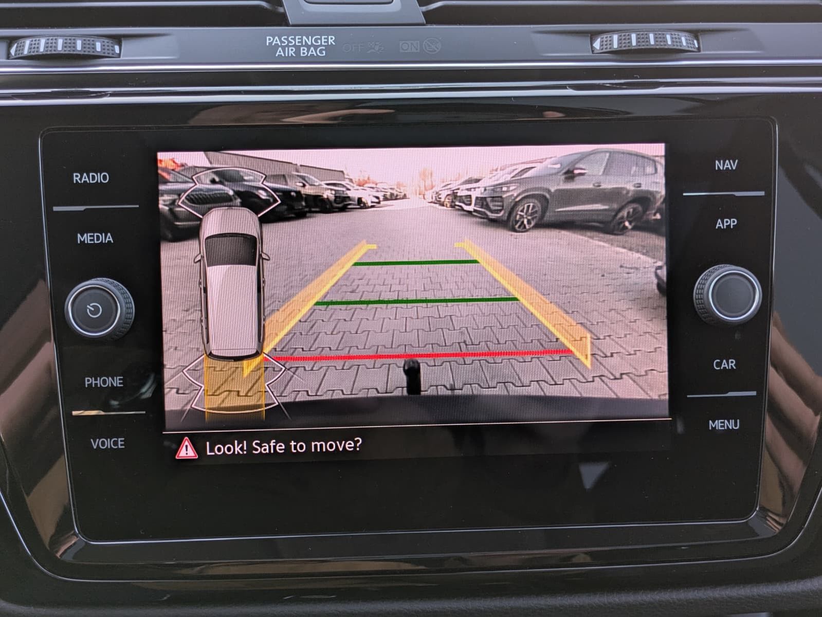 Fahrzeugabbildung Volkswagen Touran 2.0 DSG R-Line High. Pano 7-Si IQ.Dri AHK