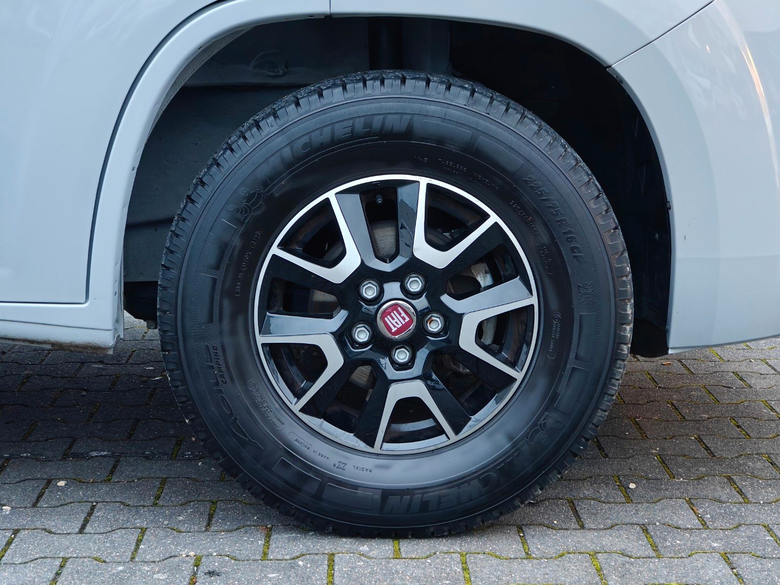 Fahrzeugabbildung Roller Team Livingstone Next 540 - SAT, TV, Solar, Kamera -