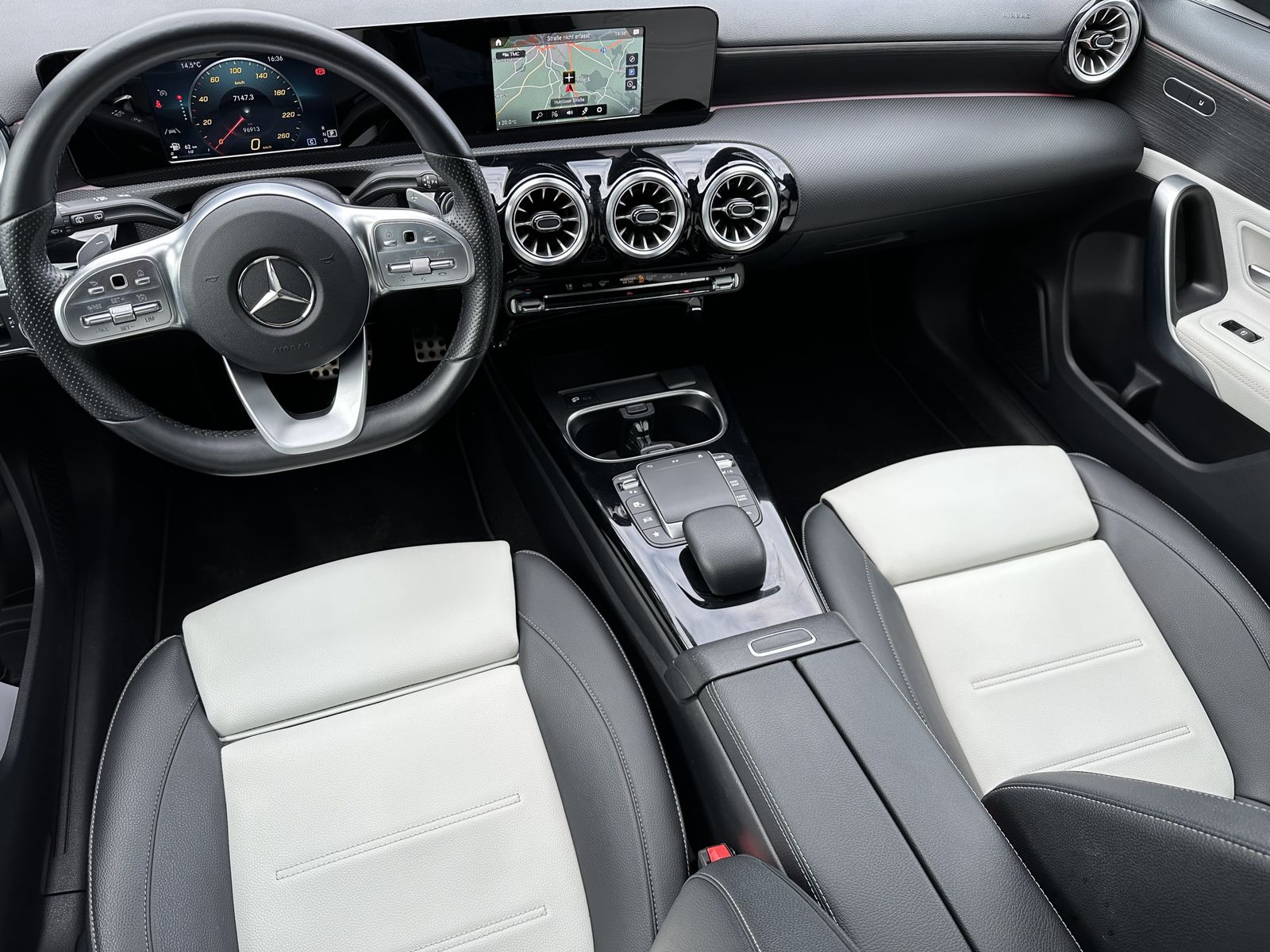 Fahrzeugabbildung Mercedes-Benz A 200 AMG Line NAV+LED+KAMERA+PANORAMA+WIDESCREE
