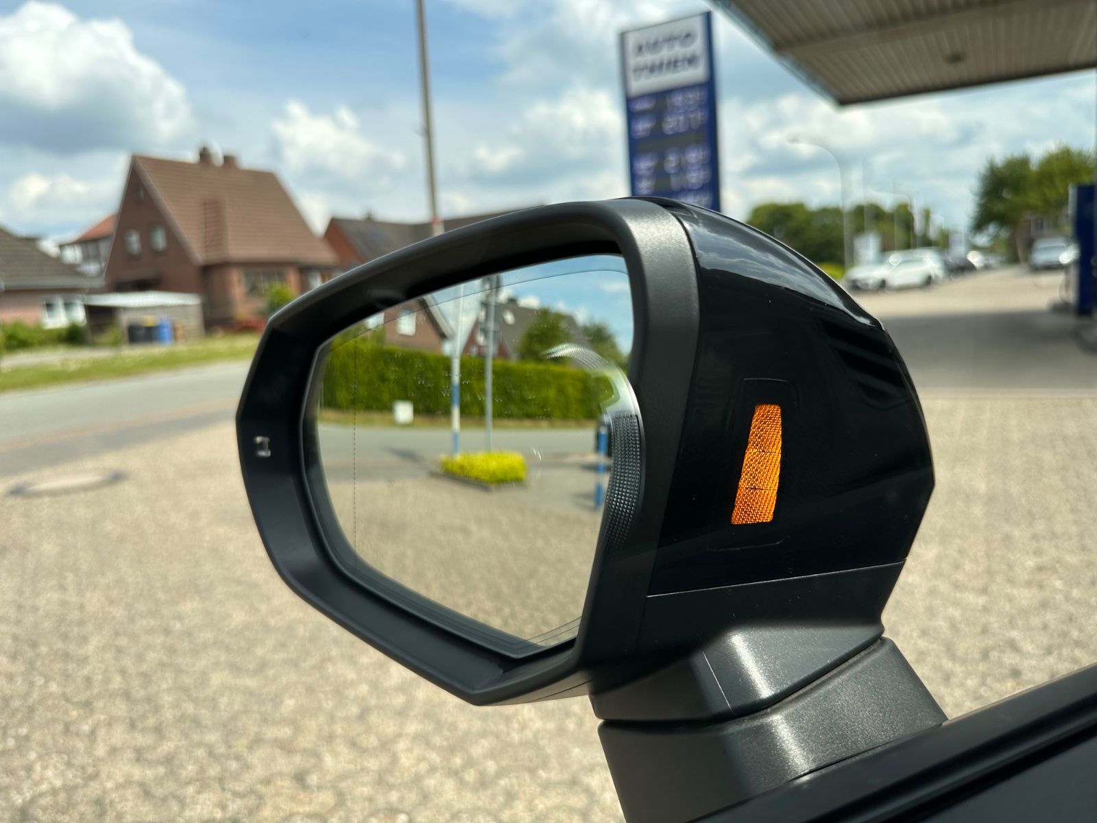 Fahrzeugabbildung Audi Q2 35 TDI S line S Tronic Matrix/Black/APP/Navi