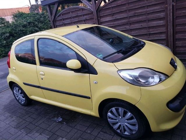 Peugeot 107 Bastlerfahrzeug oder zum Schla...