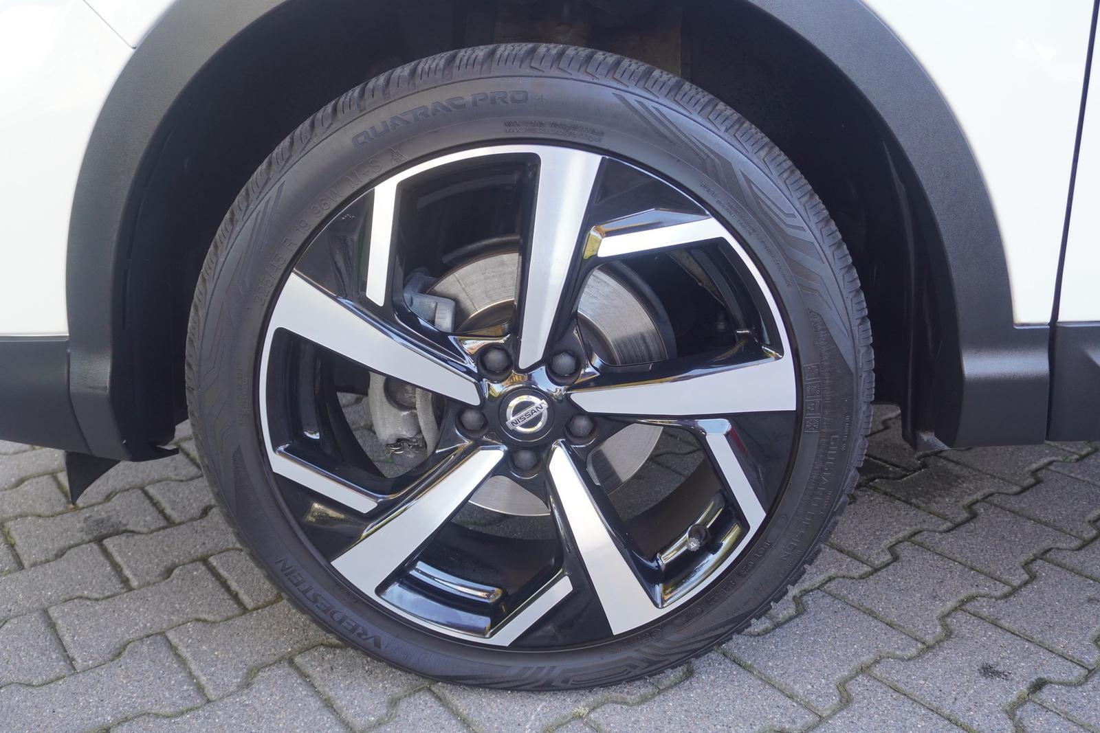Nissan Qashqai 1.3 Tekna LED Navi Panorama 360° AHK