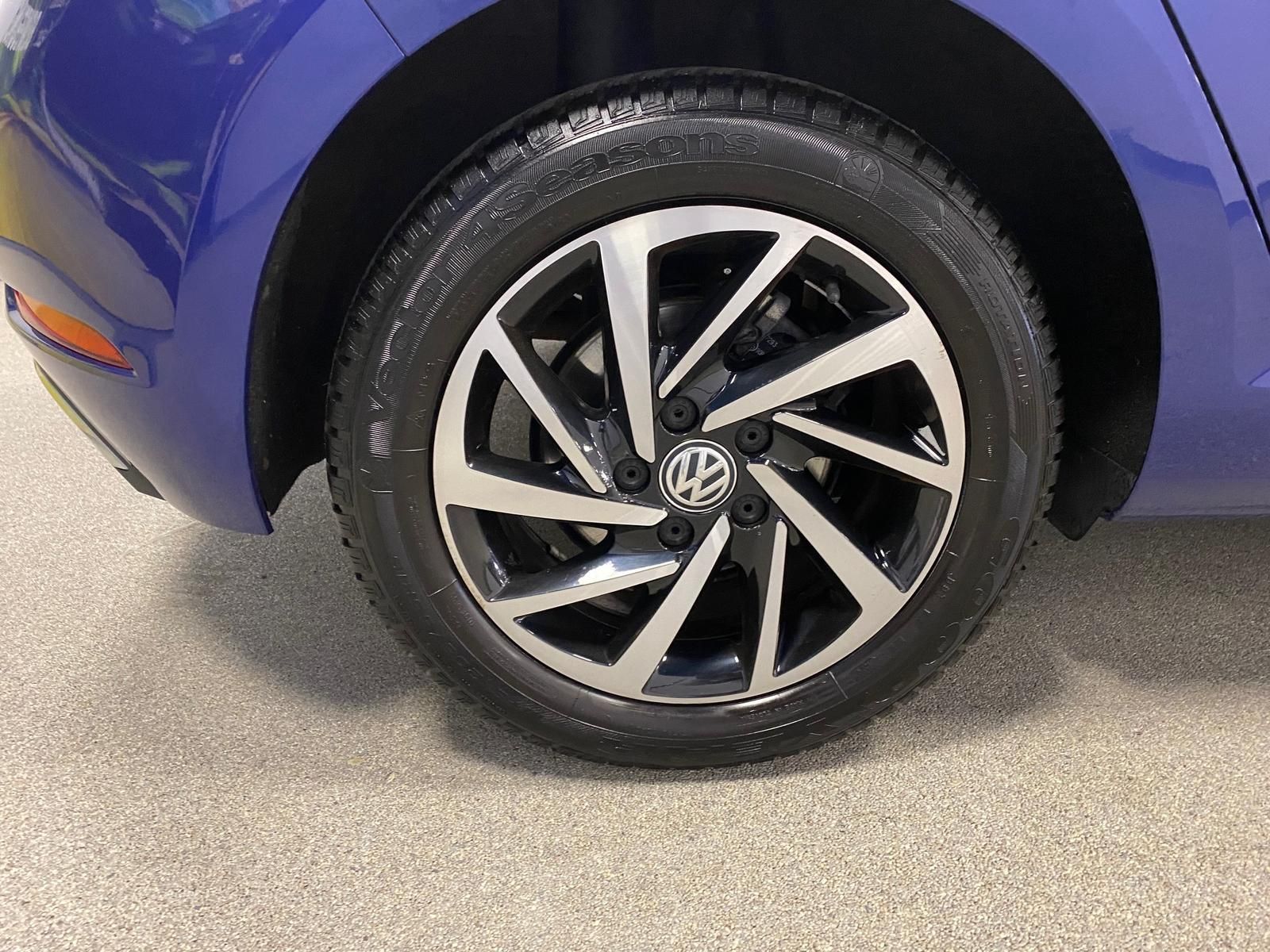 Fahrzeugabbildung Volkswagen Golf 1.0 TSI Join+ALLWETTER+KLIMA+SITZHEIZ+NAVI+