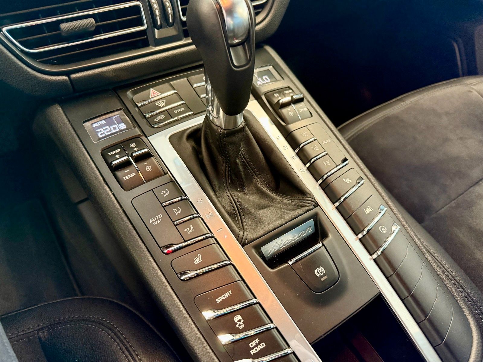 Fahrzeugabbildung Porsche Macan PDK ACC/ Kamera/ Standheizung