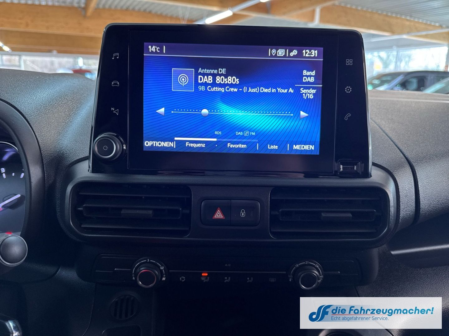 Fahrzeugabbildung Toyota Proace City L1 Meister Navi Apple CarPlay Androi
