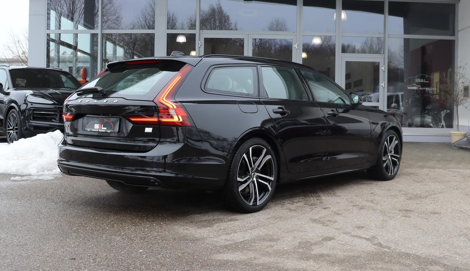Volvo V90 T8 R Design Twin-Engine Hybrid AWD Pano HK foto 2