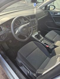 Volkswagen Golf - 6