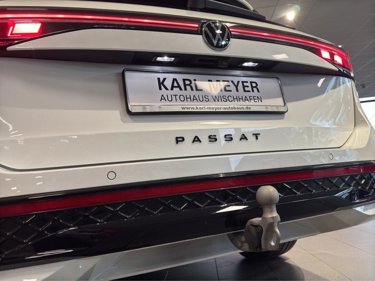 Fahrzeugabbildung Volkswagen Passat R-Line 2.0 TDI DSG AHK AreaView Pano