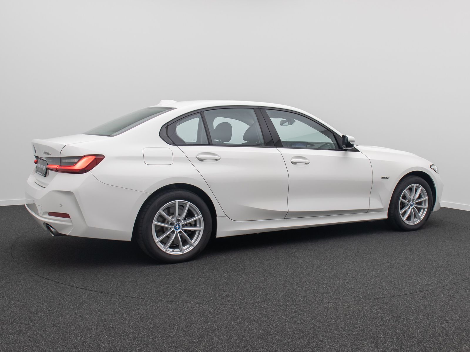 Fahrzeugabbildung BMW 330e GeschwindigReg PDC CockpitPlus DAB Sport